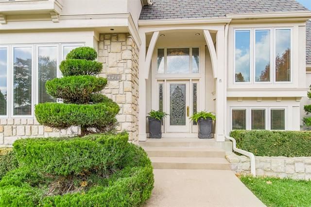 4414 NW Lake Dr, Lee's Summit, MO 64064