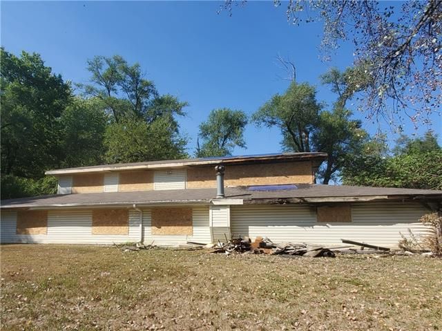 9130 Grand Ave, Kansas City, MO 64114