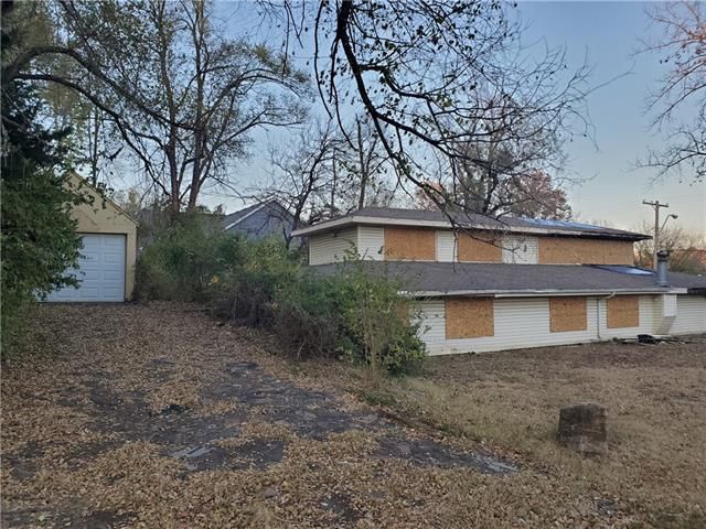 9130 Grand Ave, Kansas City, MO 64114