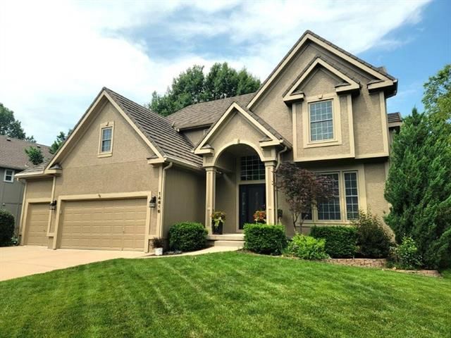 14616 Hardy St, Overland Park, KS 66223