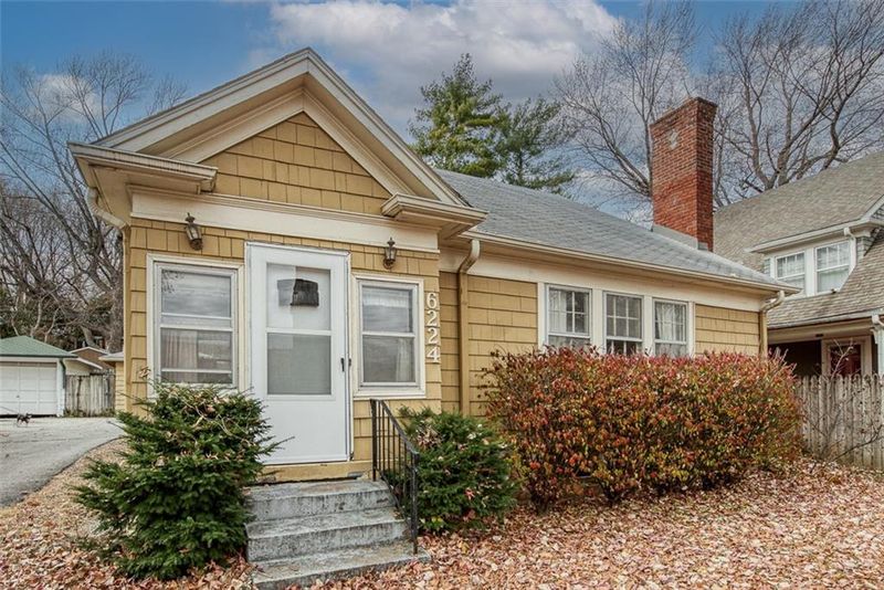 6224 Oak St, Kansas City, MO 64113