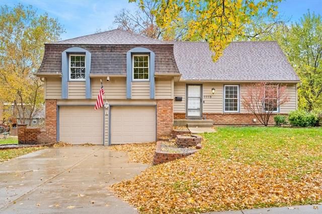 9998 Melrose Dr, Overland Park, KS 66214