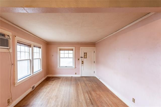 936 E 76th Ter, Kansas City, MO 64131