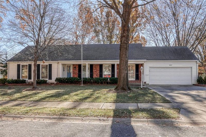 6817 W 99th St, Overland Park, KS 66212