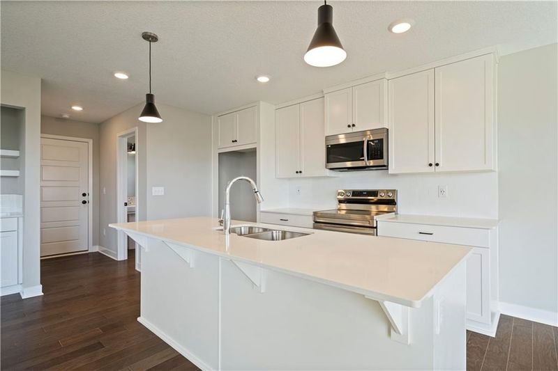 512 Hampstead Dr, Raymore, MO 64083