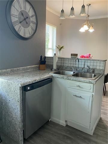 6203 E 10th St, Kansas City, MO 64126