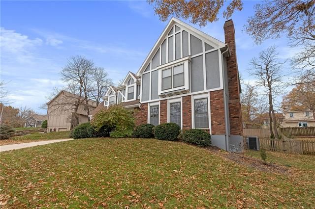 2405 NE 78th St, Kansas City, MO 64118