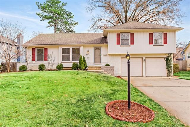 9643 Walmer St, Overland Park, KS 66212
