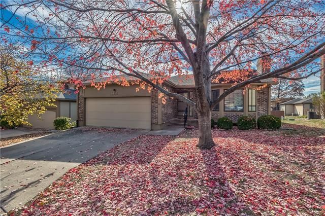 9625 Reeder St, Overland Park, KS 66214