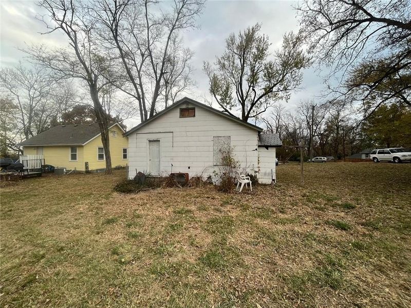 7509 E 58th St, Kansas City, MO 64129