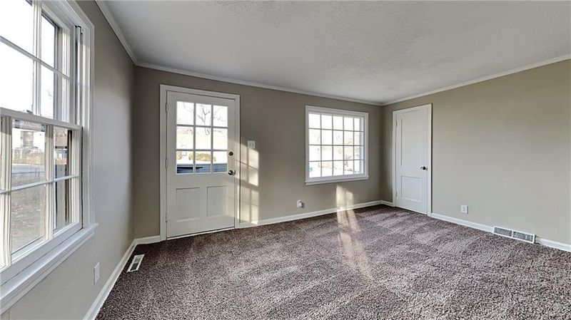 7815 E 49th St, Kansas City, MO 64129