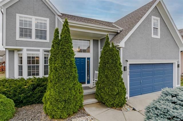 13708 Bradshaw St, Overland Park, KS 66221