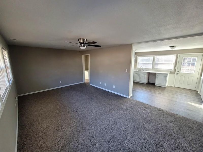 901 NE 62nd St, Gladstone, MO 64118