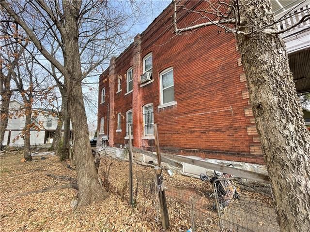 2018 E 30th St, Kansas City, MO 64109