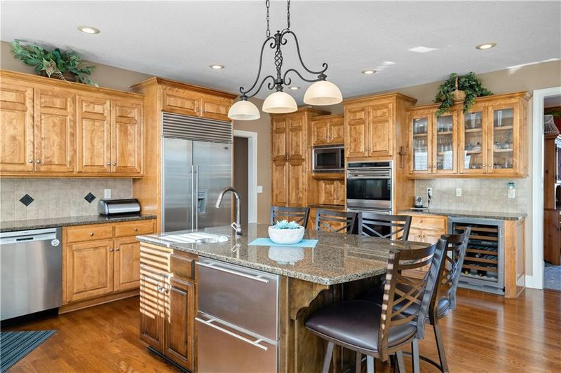 5409 W 163rd Ct, Overland Park, KS 66085