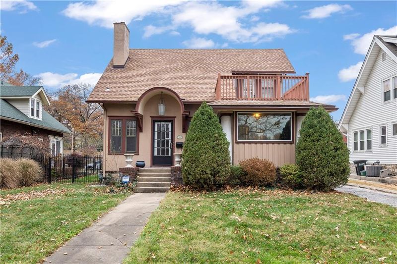 1202 Ward Pw, Kansas City, MO 64112