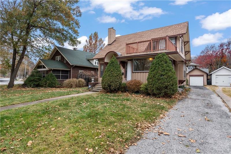 1202 Ward Pw, Kansas City, MO 64112