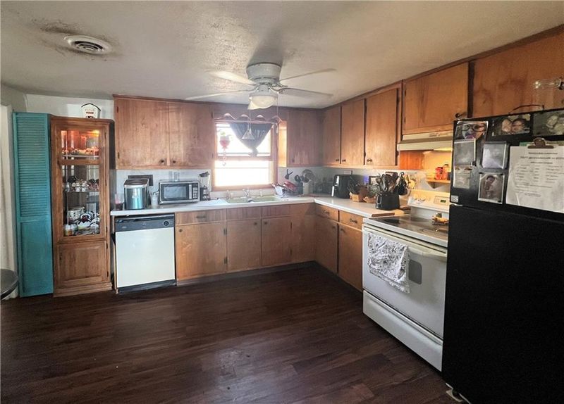 1502 W Cherry St, Nevada, MO 64772