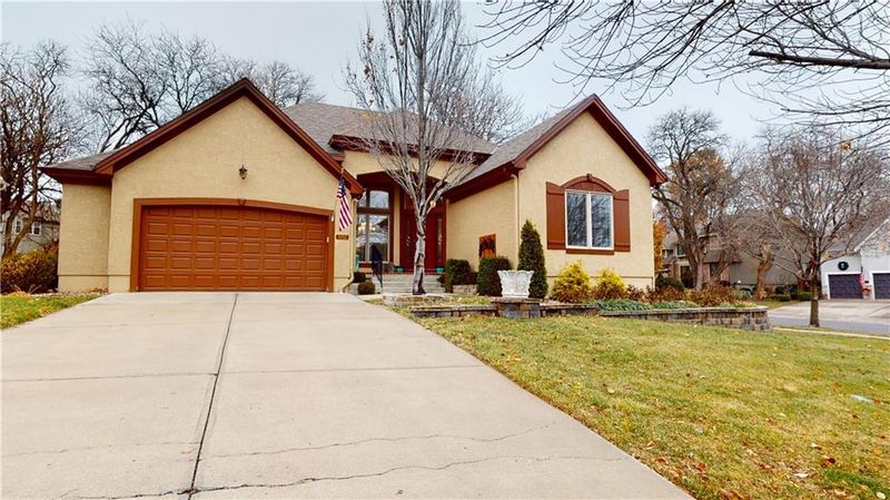 9702 W 125th Ter, Overland Park, KS 66213