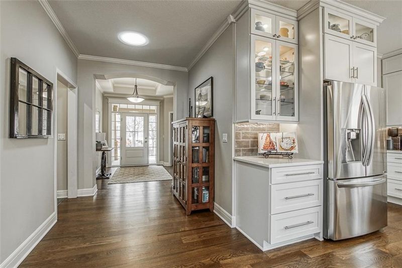 8507 Barstow St, Lenexa, KS 66219