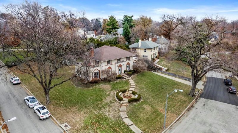 500 E 54th St, Kansas City, MO 64110