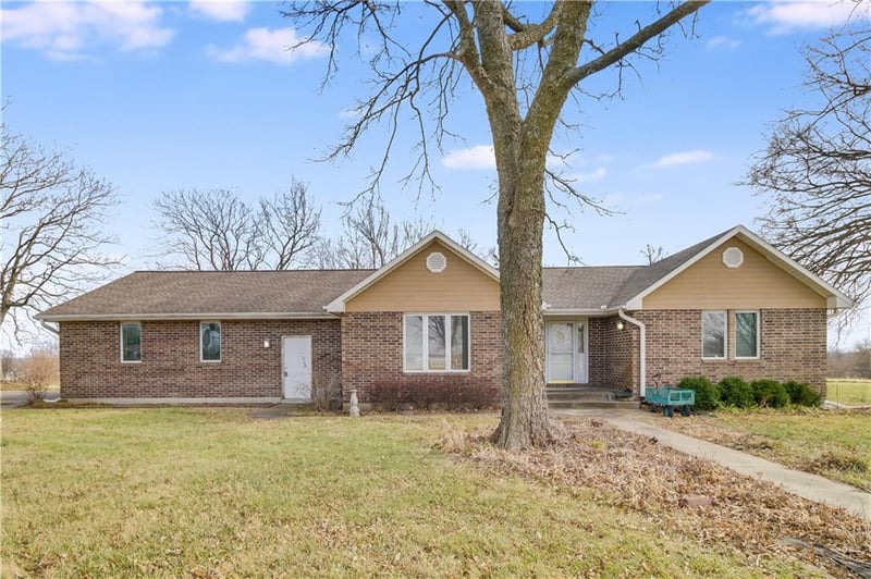 262 NW 50 Hw, Centerview, MO 64019