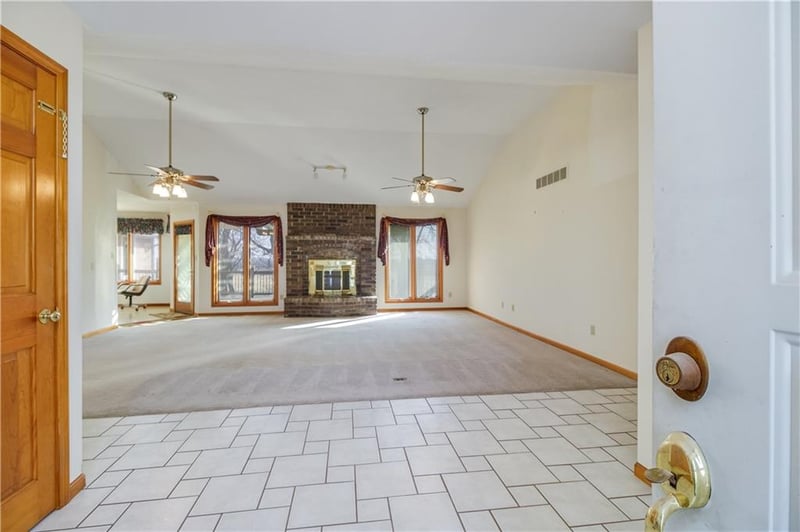 262 NW 50 Hw, Centerview, MO 64019