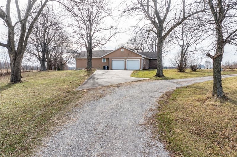 262 NW 50 Hw, Centerview, MO 64019