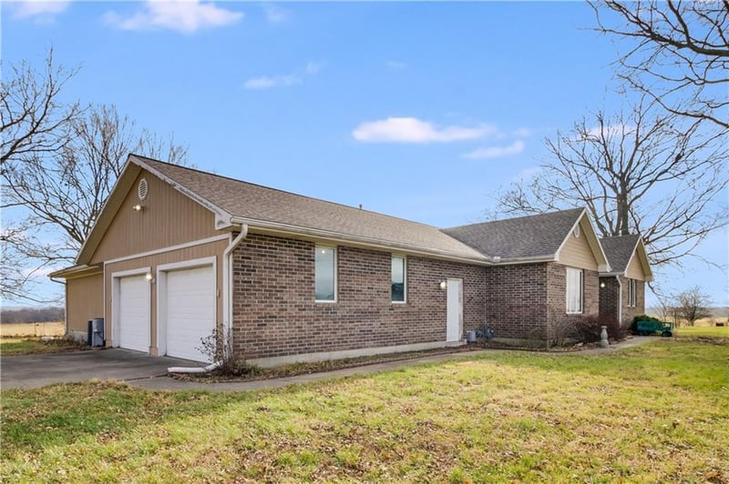 262 NW 50 Hw, Centerview, MO 64019