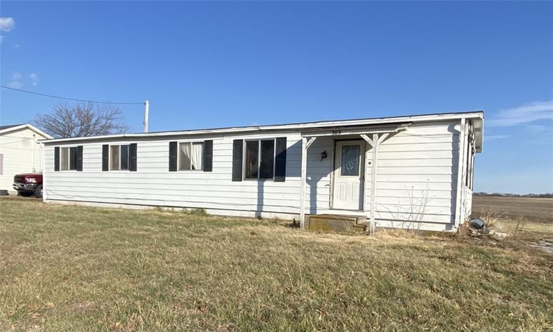 303 S Elm St, Emma, MO 65327