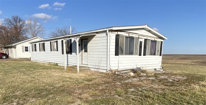 303 S Elm St, Emma, MO 65327