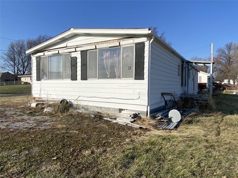 303 S Elm St, Emma, MO 65327