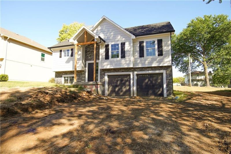 9064 E 51st St, Kansas City, MO 64133