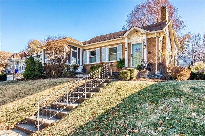 203 E 66th Ter, Kansas City, MO 64113