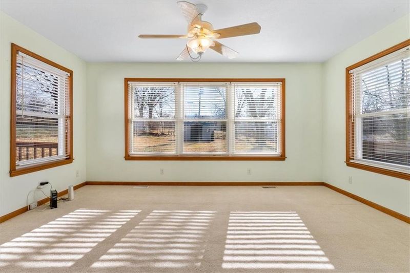 11235 E 49th St, Kansas City, MO 64133