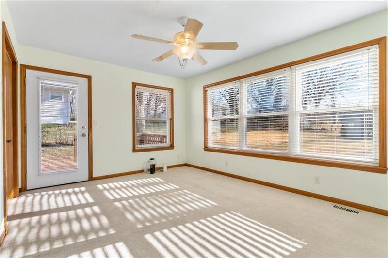 11235 E 49th St, Kansas City, MO 64133