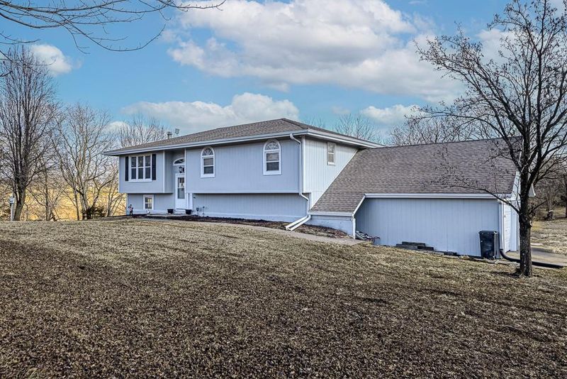 21308 187th St, Tonganoxie, KS 66086