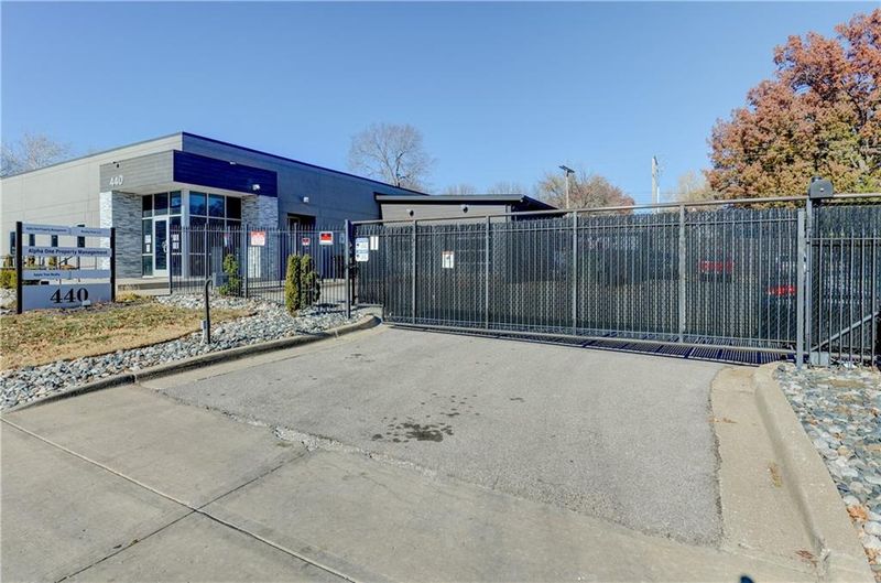 440 E 63rd St, Kansas City, MO 64110