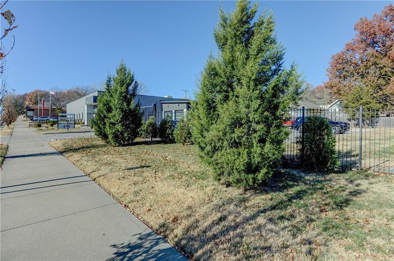 440 E 63rd St, Kansas City, MO 64110