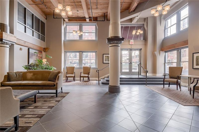 712 Broadway Blvd #404, Kansas City, MO 64105