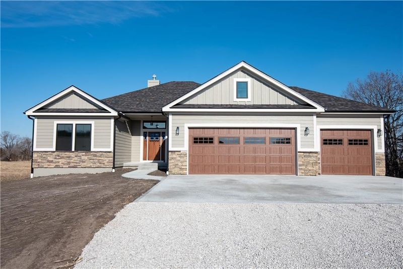 39902 E Fricke Rd, Oak Grove, MO 64075