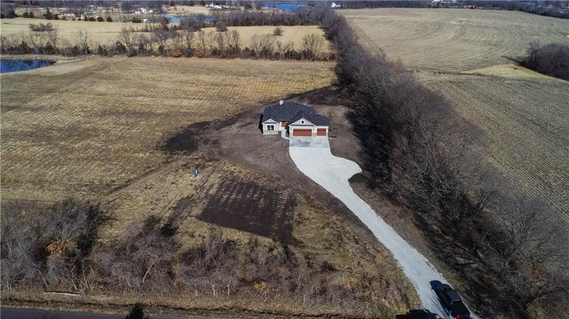 39902 E Fricke Rd, Oak Grove, MO 64075