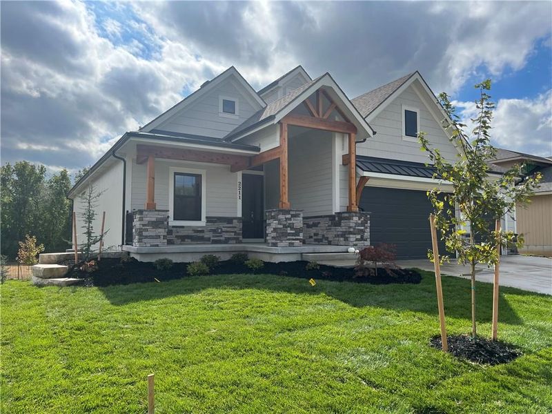 2211 SW Hook Farm Dr, Lee's Summit, MO 64082