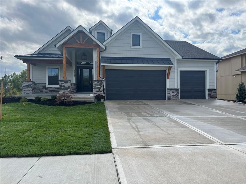 2211 SW Hook Farm Dr, Lee's Summit, MO 64082