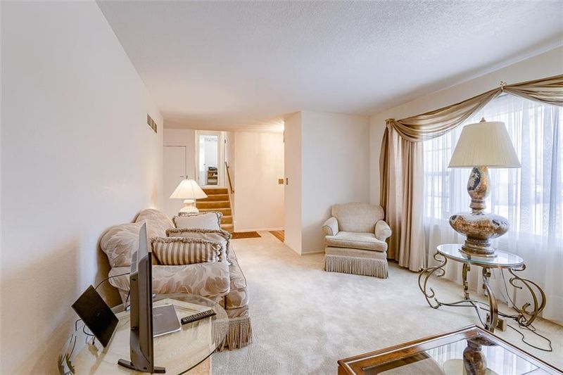 11613 Delmar Dr, Kansas City, MO 64134