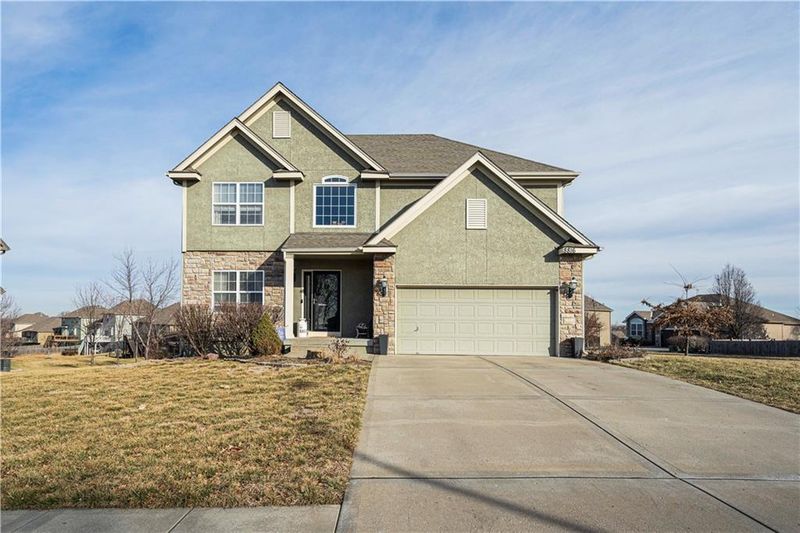 8816 NE 101st St, Kansas City, MO 64157