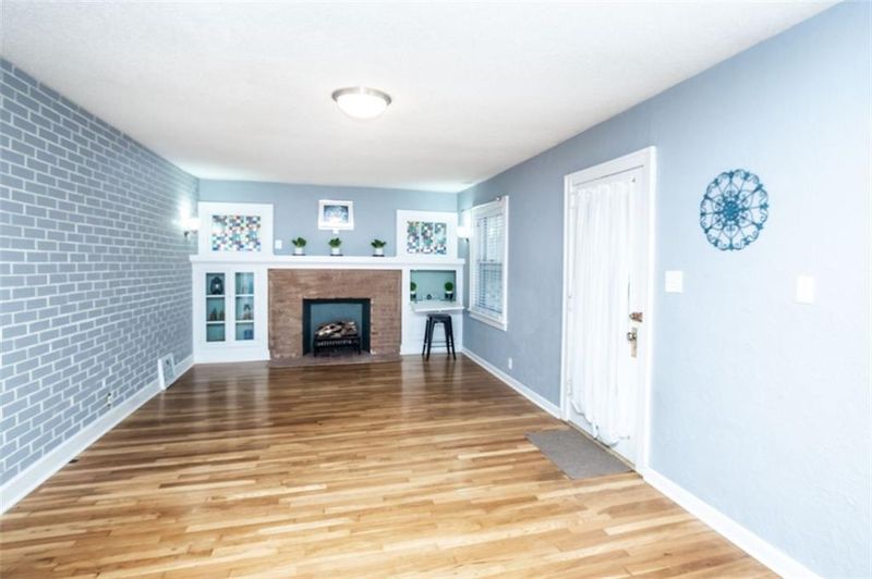 10708 E 43rd St, Kansas City, MO 64133
