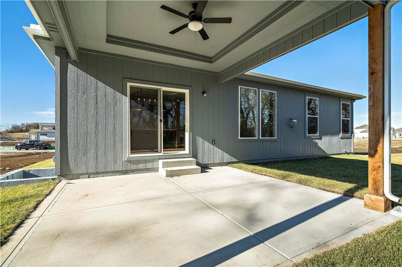 3221 SW Arbor Tree Dr, Lee's Summit, MO 64082