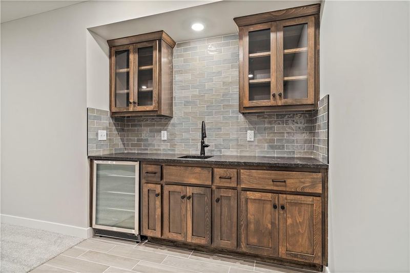 3221 SW Arbor Tree Dr, Lee's Summit, MO 64082