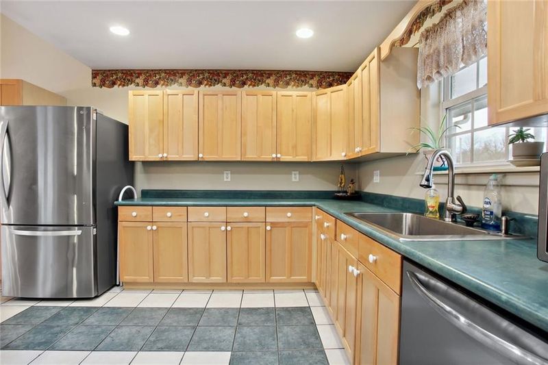 4803 NW Hillside Dr, Riverside, MO 64150